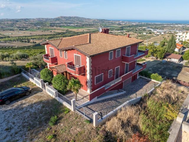 Case e ville in vendita di 264 m² in Via Sorricchio