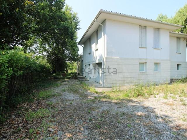 Case e ville in vendita di 264 m² in Via Tre Piere