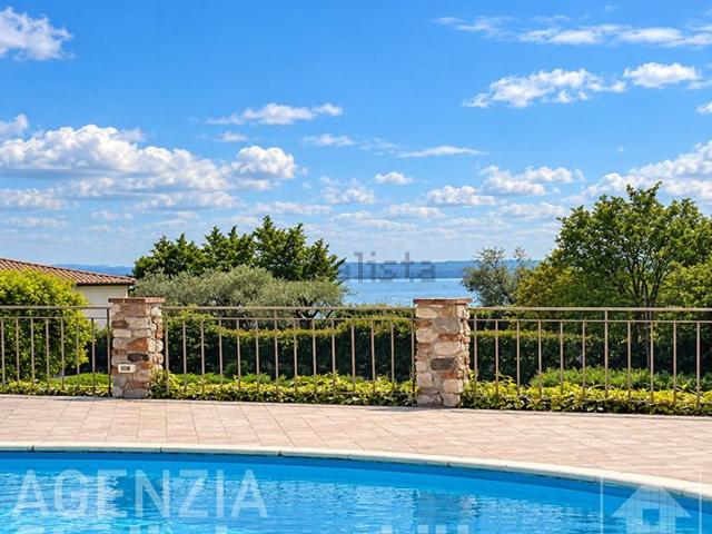 Case e ville in vendita di 264 m² in Via X X V Aprile