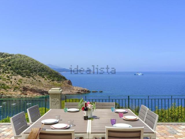 Case e ville in vendita di 264 m² in Strada per Nisporto, 114