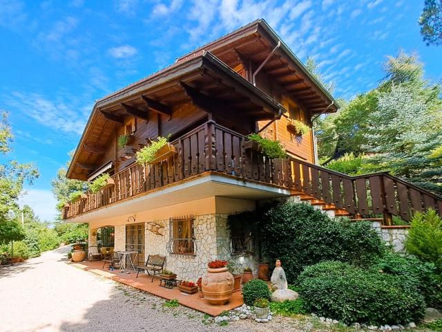 Case e ville in vendita di 265 m²