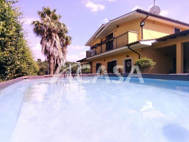 Case e ville in vendita di 265 m²