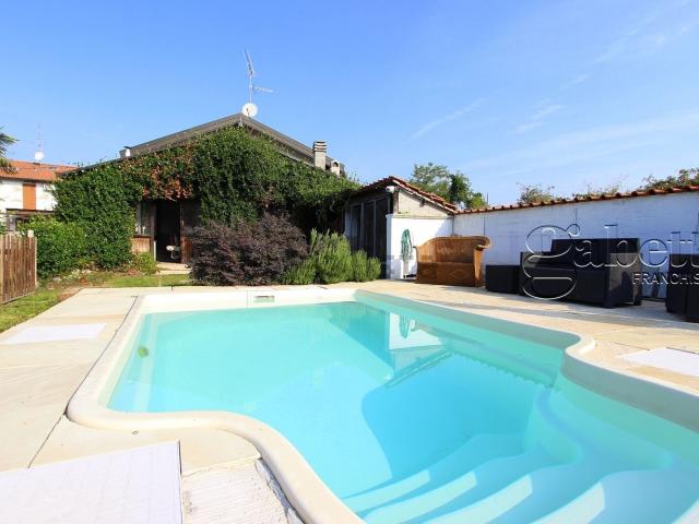 Case e ville in vendita di 265 m² in Via Cascinette