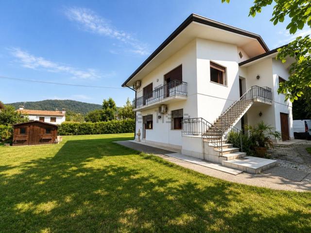 Case e ville in vendita di 265 m² in Via Brando Brandolini