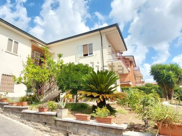 Case e ville in vendita di 265 m² in Via Giuseppe Genè, 81