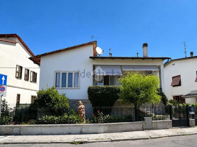 Case e ville in vendita di 265 m² in Via Giovanni Boccaccio, 66