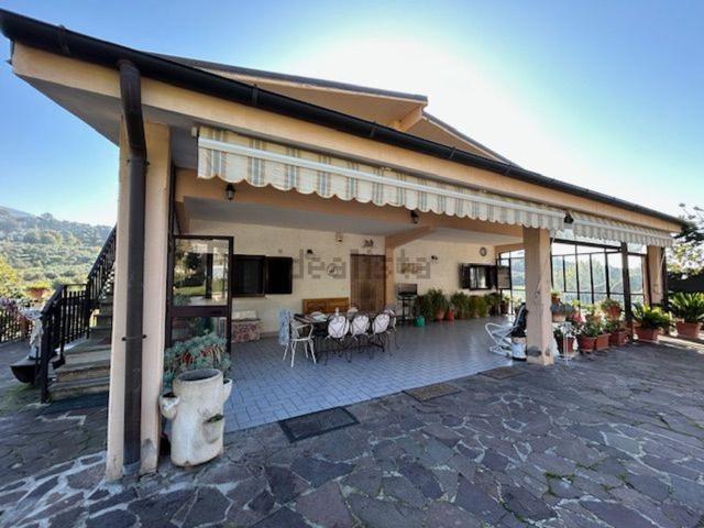 Case e ville in vendita di 265 m² in Via delle Dame Nord, 50