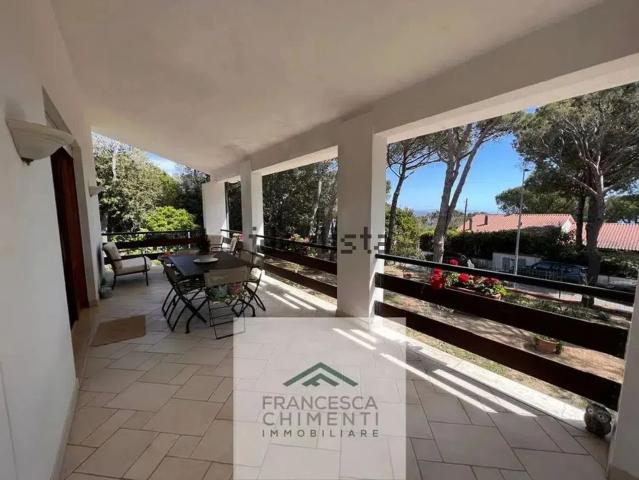 Case e ville in vendita di 265 m² in Via delle Eriche