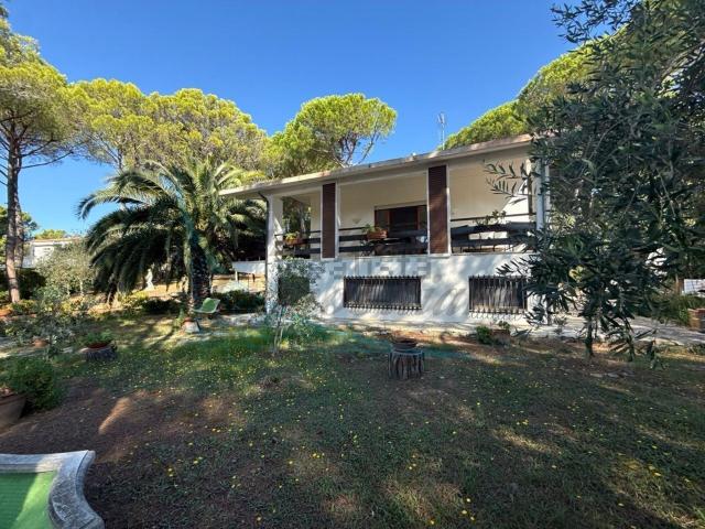 Case e ville in vendita di 265 m² in Via di Quercianella