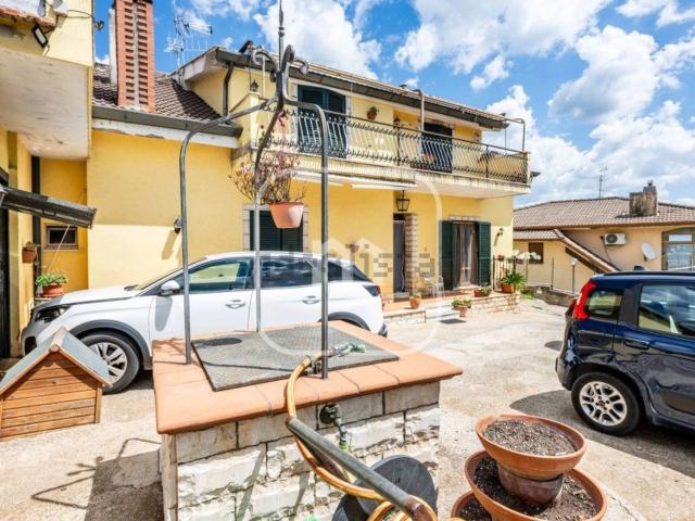 Case e ville in vendita di 265 m² in Via Fontana Marcaccio, 166