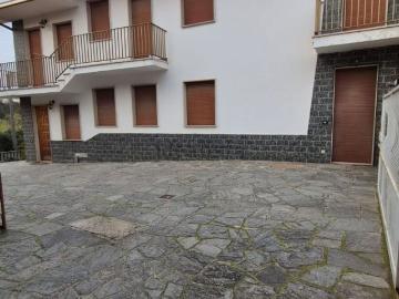 Case e ville in vendita di 265 m² in Via Luciano Manara