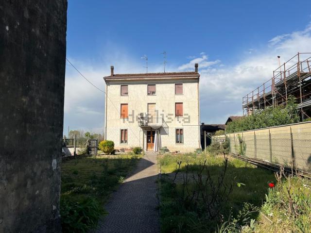 Case e ville in vendita di 265 m² in Via Magenta, 28