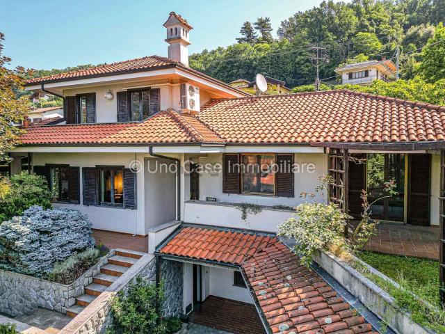 Case e ville in vendita di 265 m² in Via Marucca, 33
