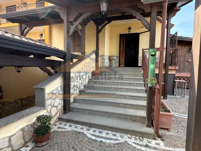 Case e ville in vendita di 265 m² in Via Salvatore Nullo