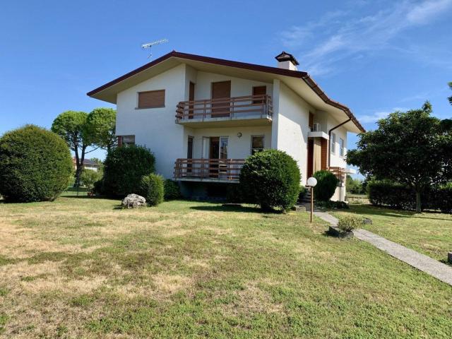 Case e ville in vendita di 265 m² in Via Schiratti, 102