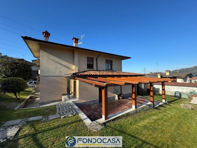 Case e ville in vendita di 265 m² in Via Provinciale