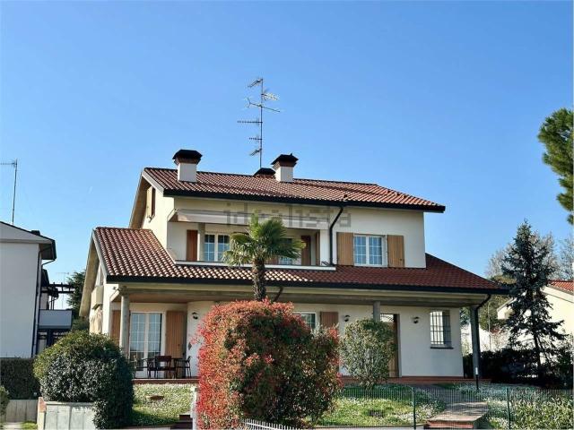 Case e ville in vendita di 265 m² in Via Punta
