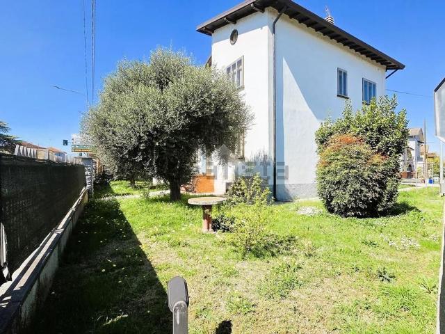 Case e ville in vendita di 265 m² in Via Romana Zuccona, 28