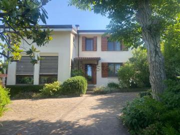 Case e ville in vendita di 265 m² in Via Ronco