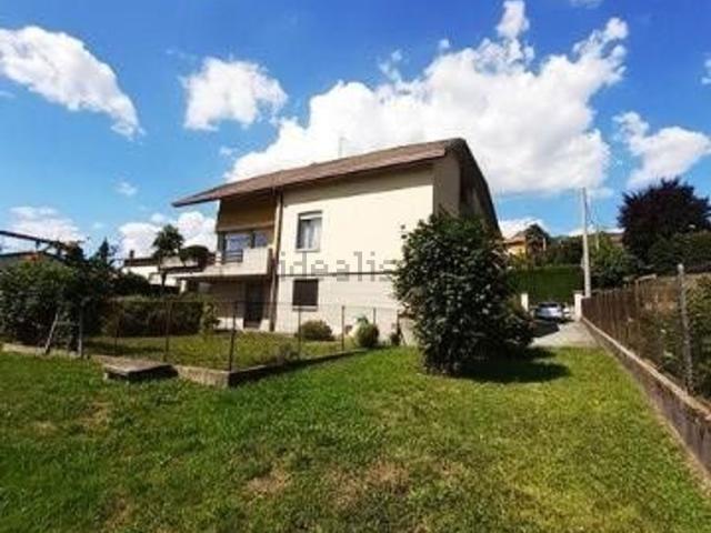 Case e ville in vendita di 265 m² in Via Uccellanda