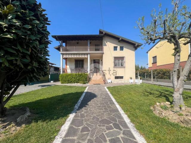Case e ville in vendita di 265 m² in Via Vittorio Veneto Sera, 14