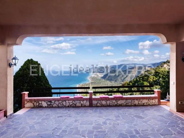 Case e ville in vendita di 265 m² in Contrada Scafa