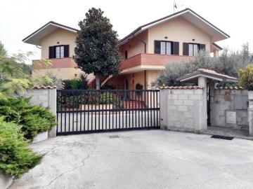 Case e ville in vendita di 265 m² in Fondo valle alento