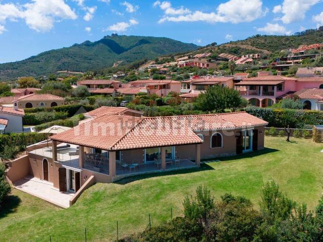 Case e ville in vendita di 265 m² in Località Is Molas
