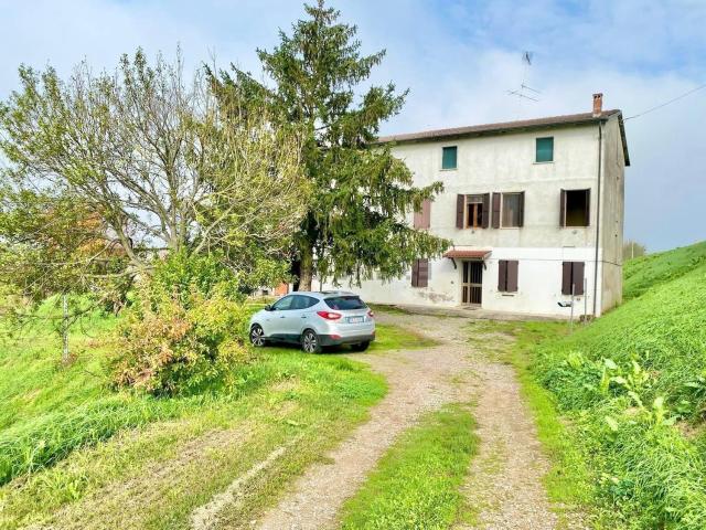 Case e ville in vendita di 265 m² in Strada Argine Po Sud
