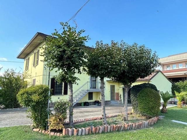 Case e ville in vendita di 265 m² in Strada Statale 9 Via Emilia