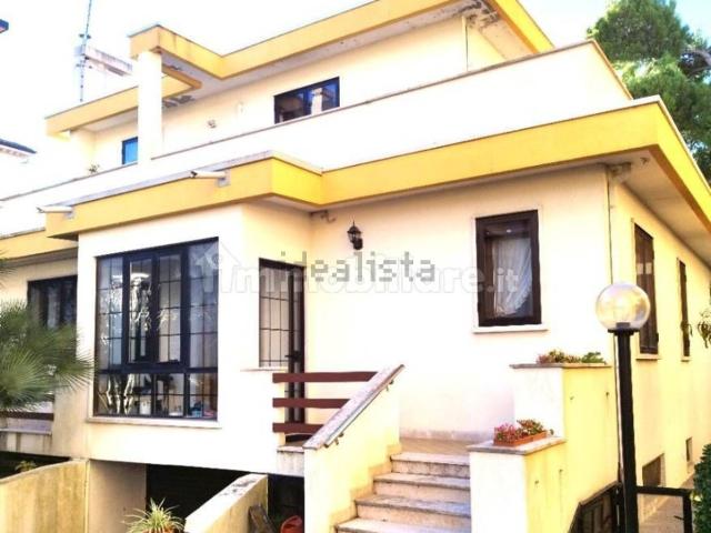 Case e ville in vendita di 266 m²