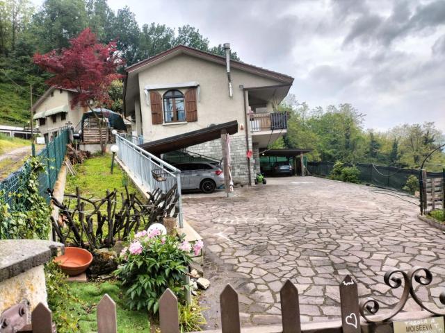 Case e ville in vendita di 266 m²