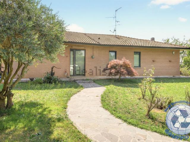 Case e ville in vendita di 266 m² in Via Cappelletta