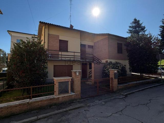 Case e ville in vendita di 266 m² in Via Gioacchino Rossini, 23