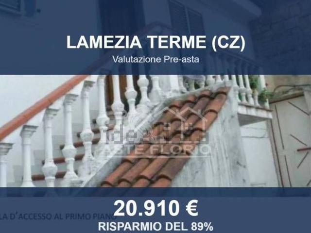 Case e ville in vendita di 266 m² in Via Grandinetti, 29