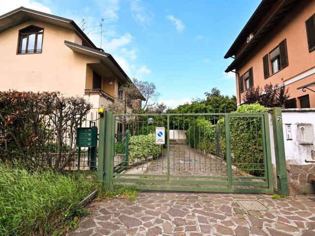 Case e ville in vendita di 266 m² in Via Natale Lucca, 2