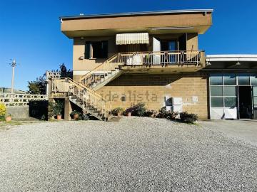 Case e ville in vendita di 266 m² in Via per Corte Cioni