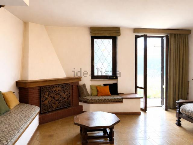 Case e ville in vendita di 266 m² in Via per Frosinone