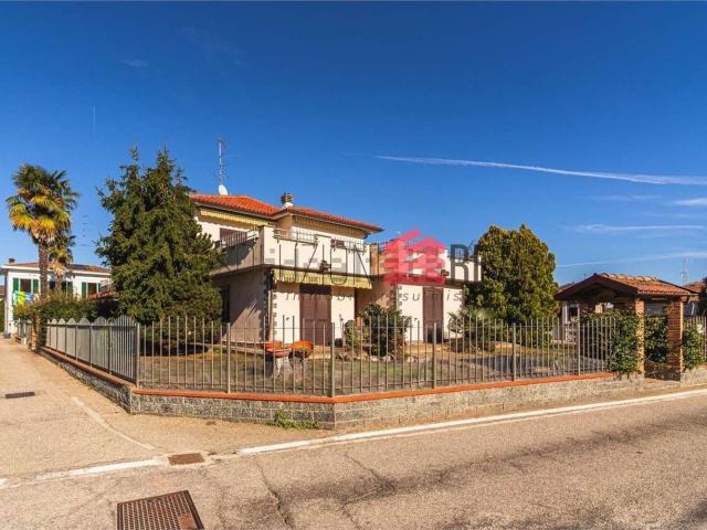 Case e ville in vendita di 266 m² in Via Tonale, 14