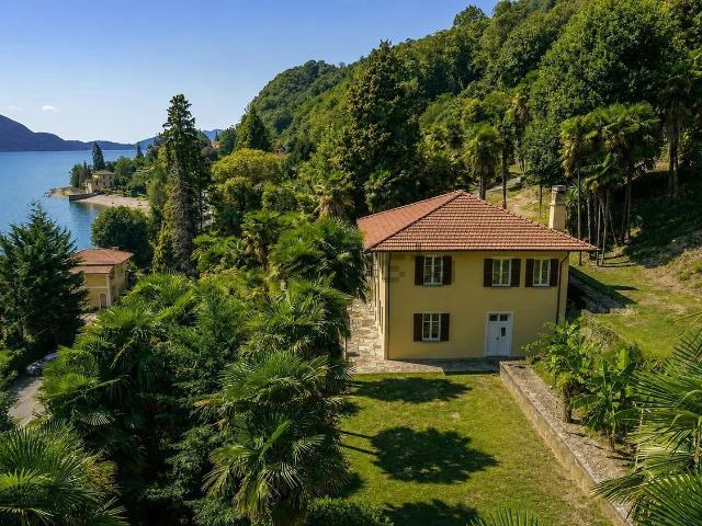Case e ville in vendita di 266 m² in Strada Statale 34 del Lago Maggiore