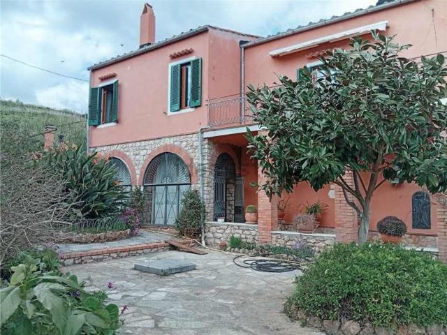 Case e ville in vendita di 267 m²