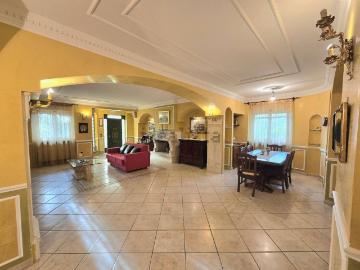 Case e ville in vendita di 267 m² in Via Colle Marini