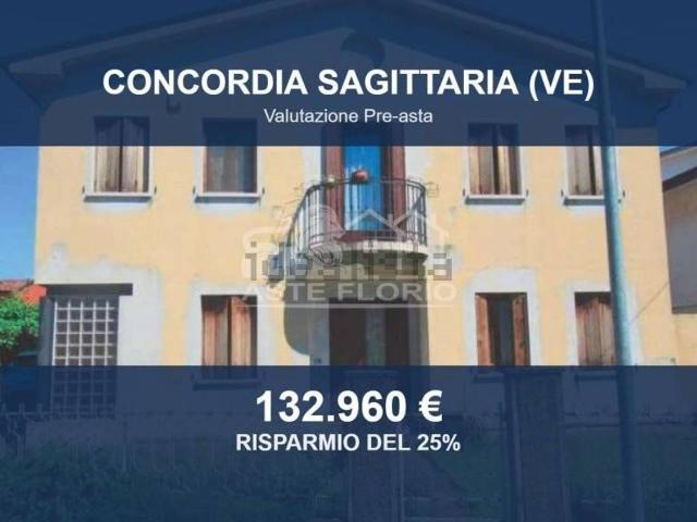 Case e ville in vendita di 267 m² in Via Confine, 12