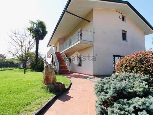 Case e ville in vendita di 267 m² in Via Cà Gamba, 50
