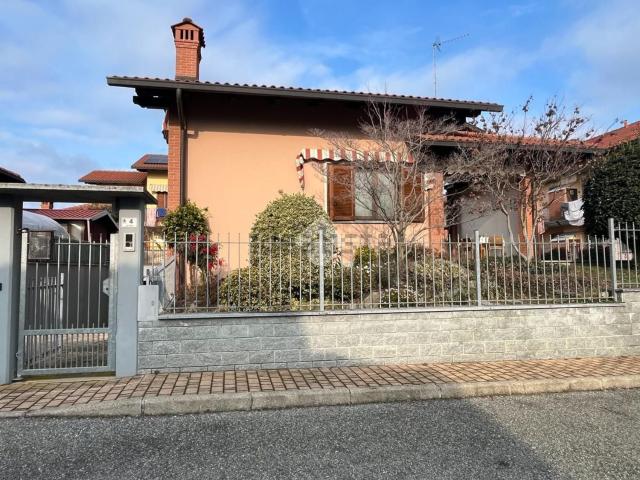 Case e ville in vendita di 267 m² in Via Giuseppe Verdi, 4