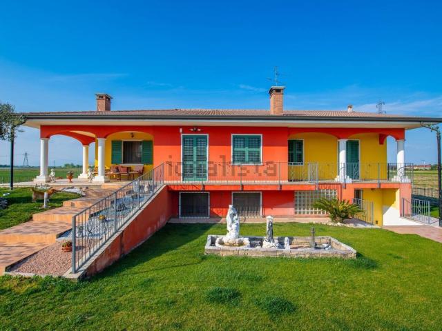Case e ville in vendita di 267 m² in Via delle Salette, 9