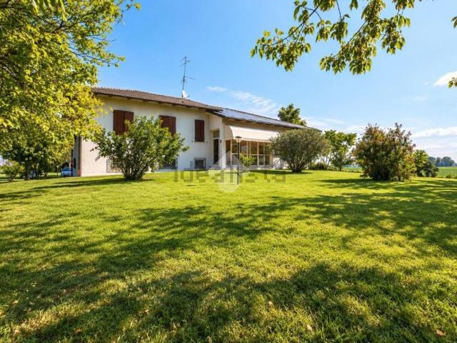 Case e ville in vendita di 267 m² in Via Ernesto E Fioravante Alvisi, 21