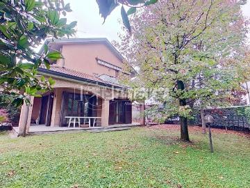 Case e ville in vendita di 267 m² in Via Moia