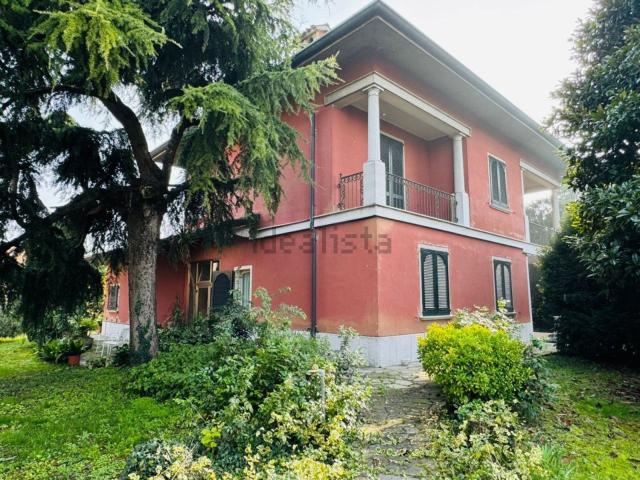 Case e ville in vendita di 267 m² in Via San Michele