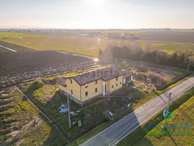 Case e ville in vendita di 267 m² in Via San Pietro, 7